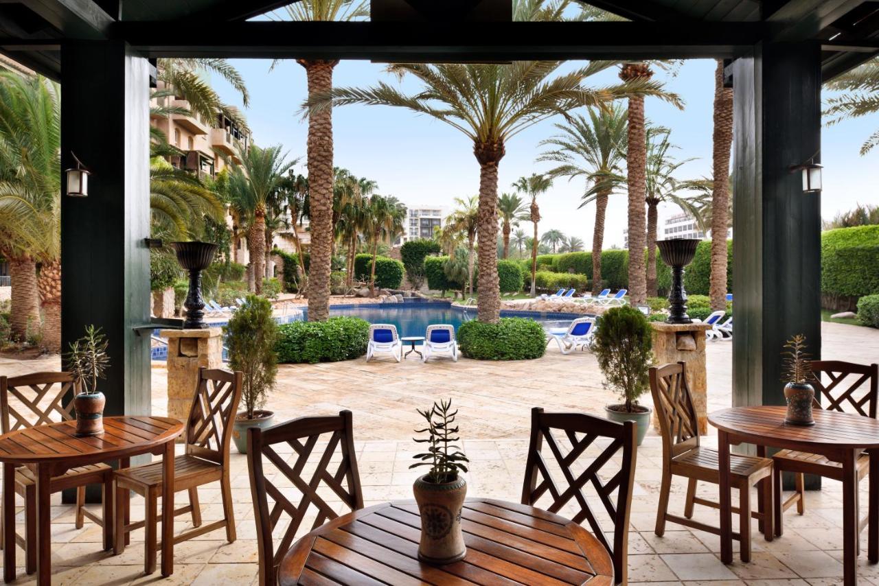 Mövenpick Resort&Residences Akaba Exterior foto The pool at the Hilton Alexandria
